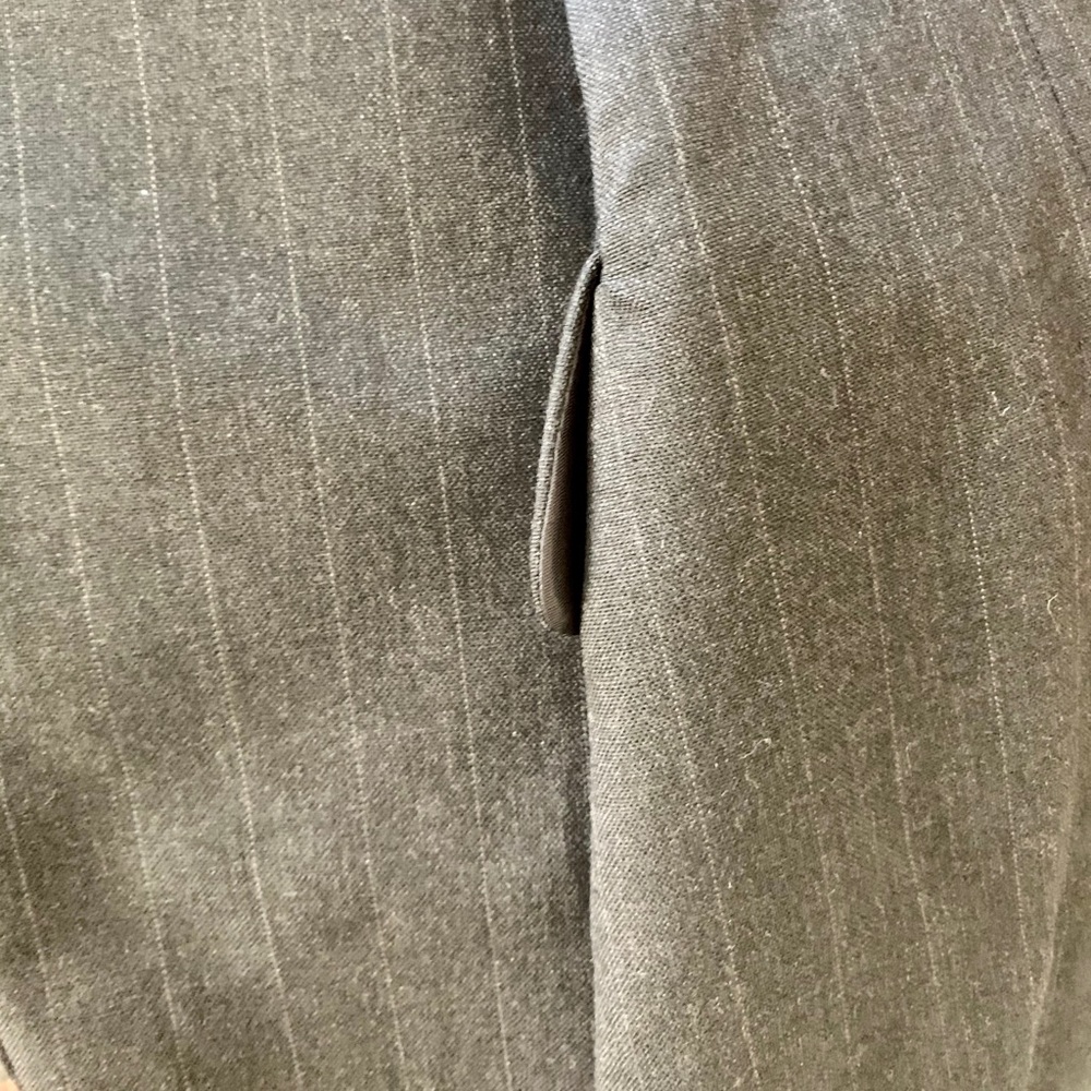 Burberry Dark Grey Pinstripe Blazer 42R - Picture 10 of 10